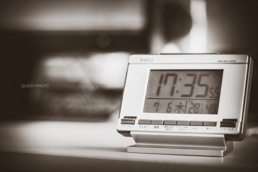 事務所内の気温管理に温度計付き時計　結婚式　写真　カメラマン