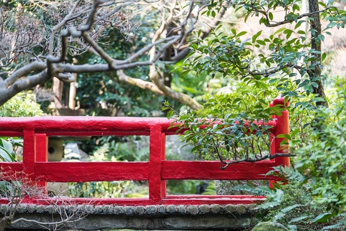 写真撮影スポットの赤い橋