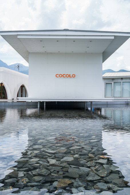 水辺のチャペルの名前は「COCOLO」というのでしょうか
