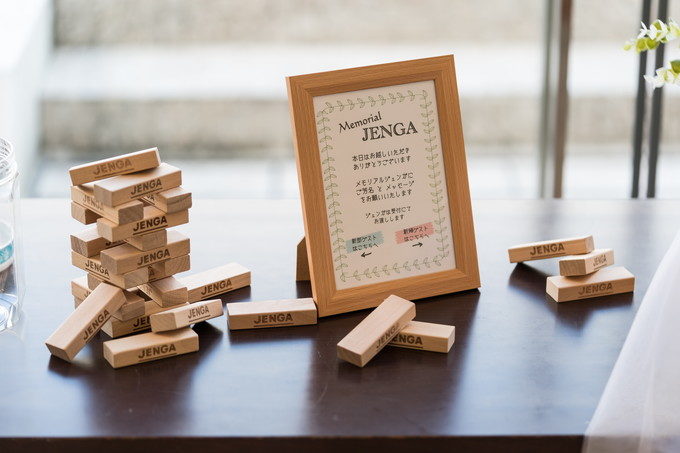 芳名とメッセージを書いてもらう「Momorial JENGA」というアイデアが素晴らしいです