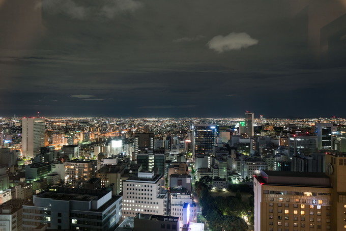 日が暮れたら28階からの名古屋の夜景も写真に残しておきたい