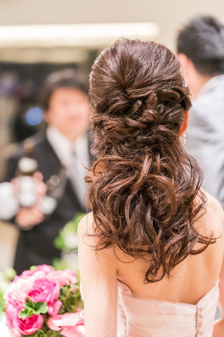 お色直し入場後の花嫁さんのヘアースタイルも写真に残しておきましょう