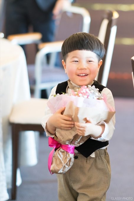 お子ちゃまからの花束プレゼント