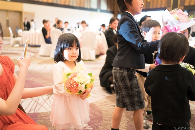 お子ちゃまの花束プレゼントから、ご友人によるスピーチへ