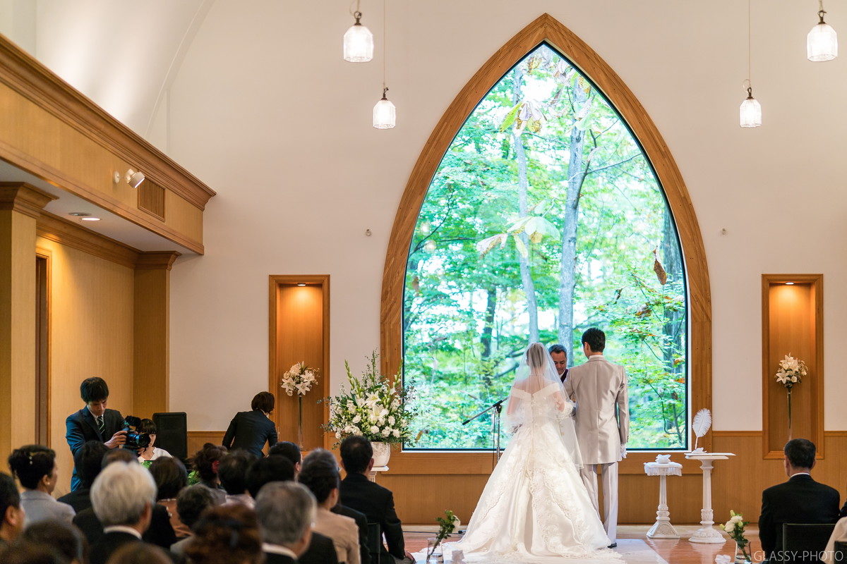 牧師による結婚宣言をうけます